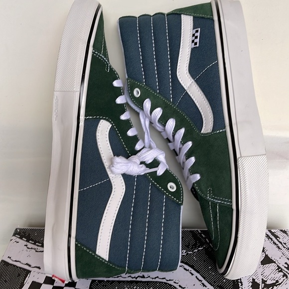 Vans WMNS Skate Sk8-Hi Mountain View
VN0A5FCCBD6
Sneakers - Picture 7 of 16